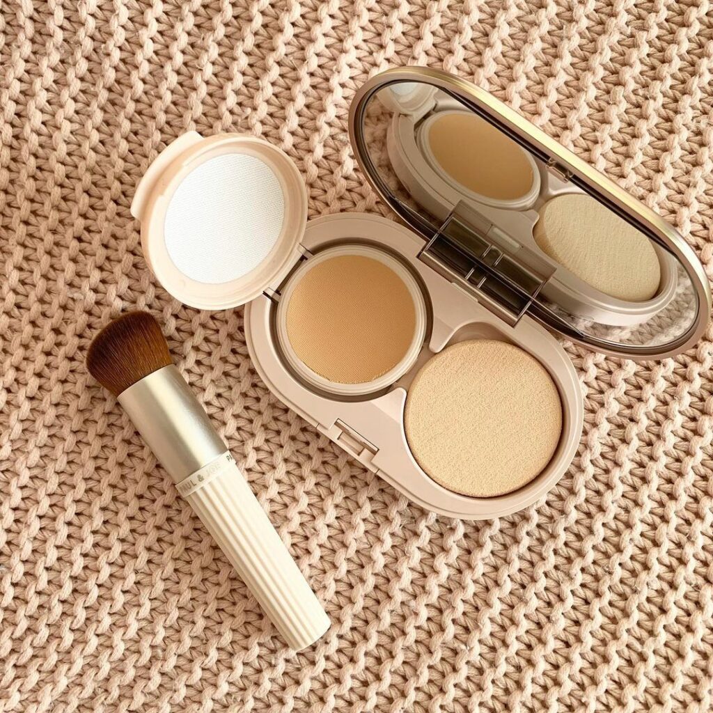 ポール & ジョーの人気ファンデーション「エクラタン」がリニューアル♡
みずみずしいうるおい感とツヤ肌仕上げはそのままに、保湿効果と化粧もちが強化!
水系成分 ポール & ジョーの人気ファンデーション「エクラタン」がリニューアル♡
みずみずしいうるおい感とツヤ肌仕上げはそのままに、保湿効果と化粧もちが強化!
水系成分