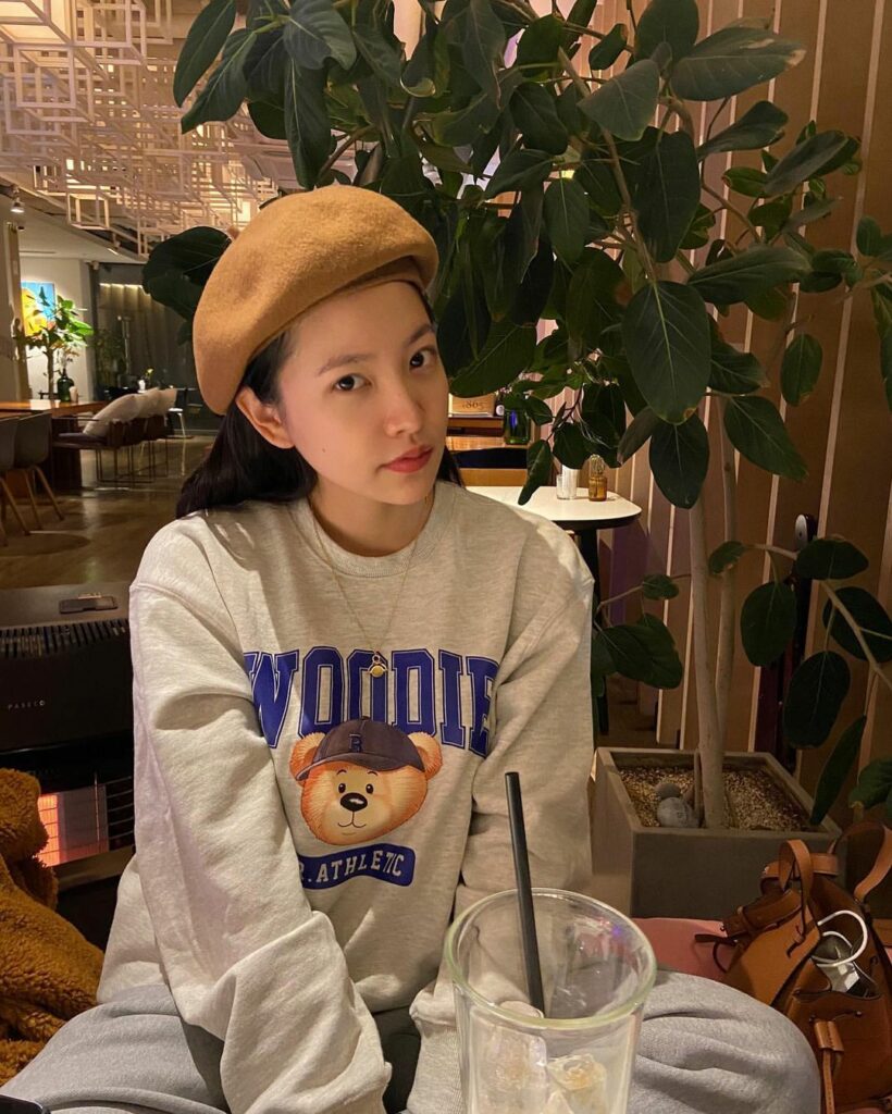 Red Velvetイェリがお手本！冬の帽子コーデ

マンネリ化しがちな冬のコーデには、帽子でアレンジを加えたい帽子を取り入れたカジュアルスタイルがお得意なRe