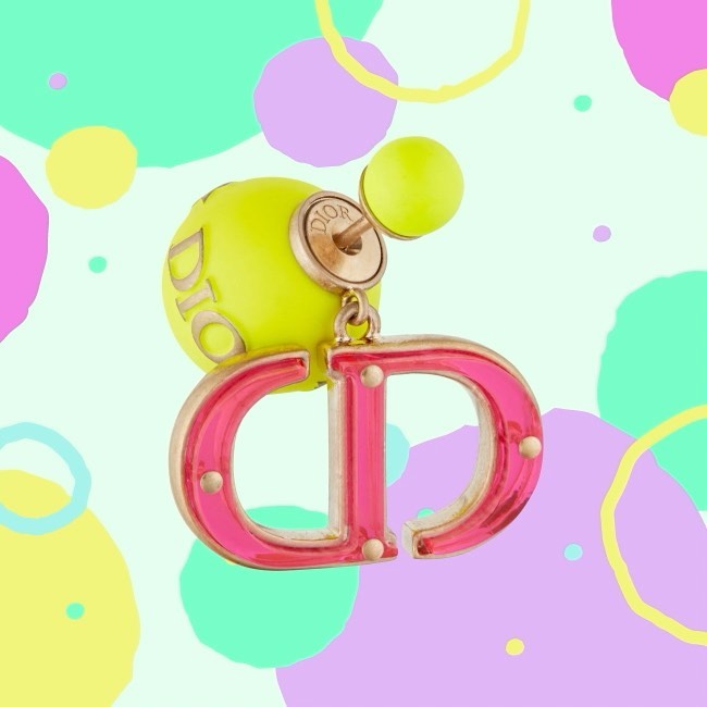 【See Now, Buy Now!】
蛍光カラーとキャンディのようなポップさが弾ける！「Dior」のファッションジュエリー

アーティストのアンナ・パパラッチ