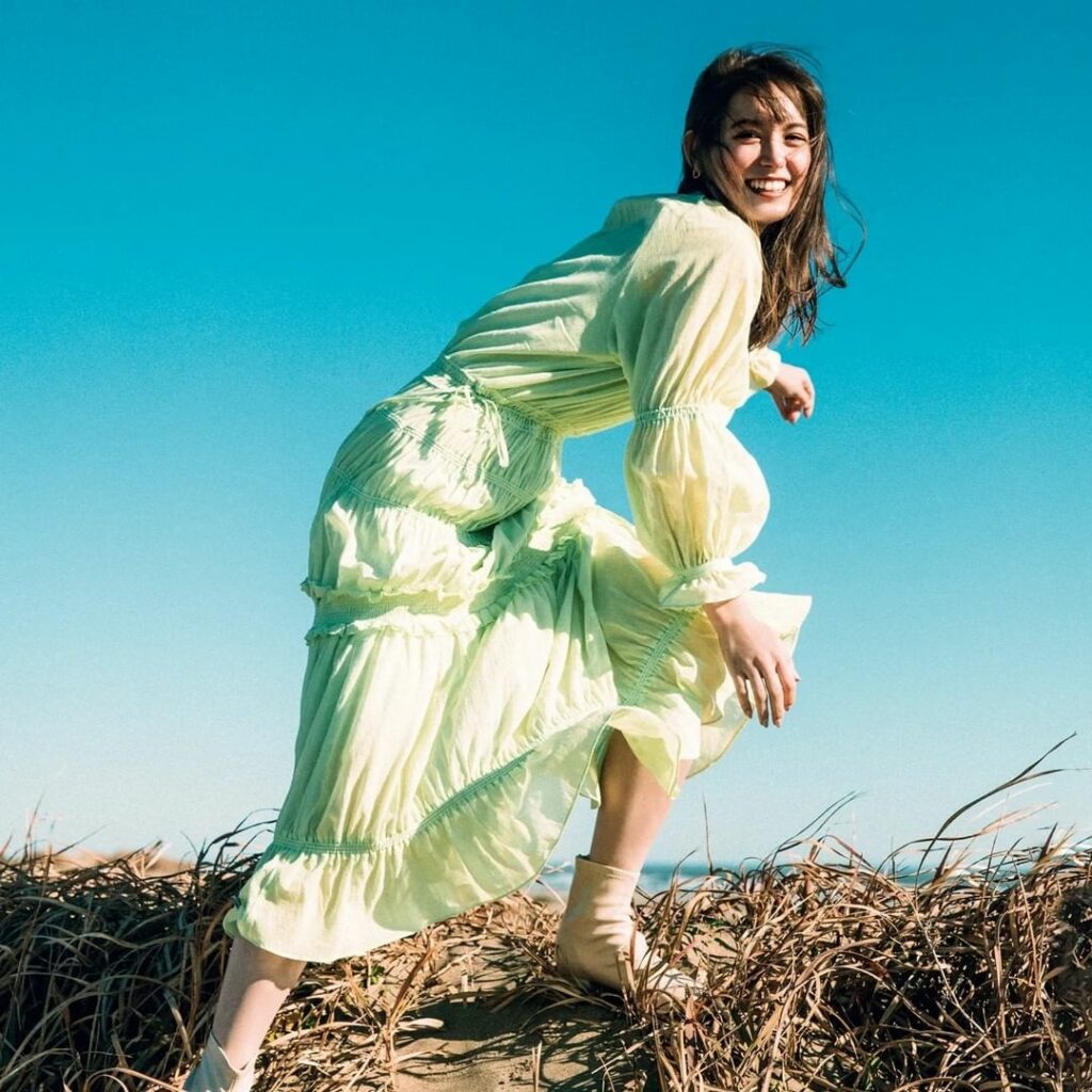 3月9日、今日の東京はくもり昼前から時々晴れ。最高気温13度、最低気温4度の予報です(気象庁調べ・17時発表)。
くもり空が広がりそうな今日のコーデは、優しい 3月9日、今日の東京はくもり昼前から時々晴れ。最高気温13度、最低気温4度の予報です(気象庁調べ・17時発表)。
くもり空が広がりそうな今日のコーデは、優しい