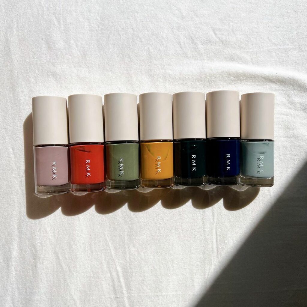 最近SNSがザワついたビューティニュースといえば、RMK( @rmkofficial )から新作ネイルが発売されること。

そう！　一部ファンの間では“RMKの