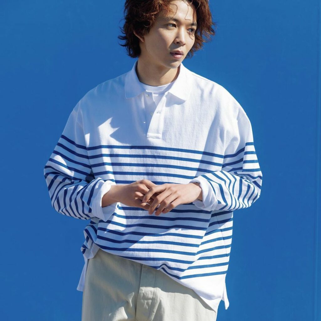 ポロシャツはボーダー柄で爽やかさアップ【「軽さ」ファーストでつくるライトな着こなし】

Graphpaperのポロシャツ
春服の定番であるニットポロ。無地はすで