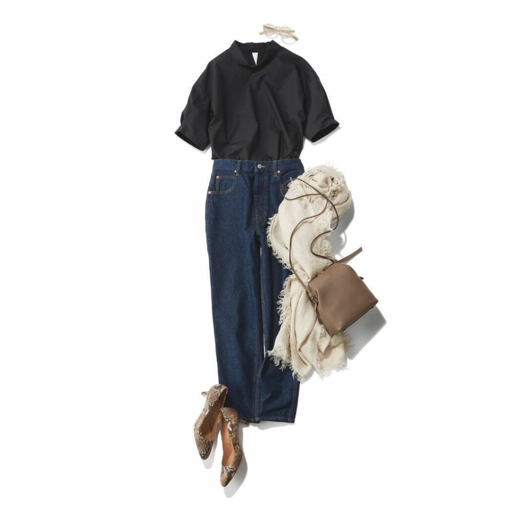 .
*PICK UP! Coordinate*
レディなパフ袖ブラウスでいつものデニムが見違える！　ハリ感のある素材で甘くなりすぎないのも魅力。
【東原妙子さん