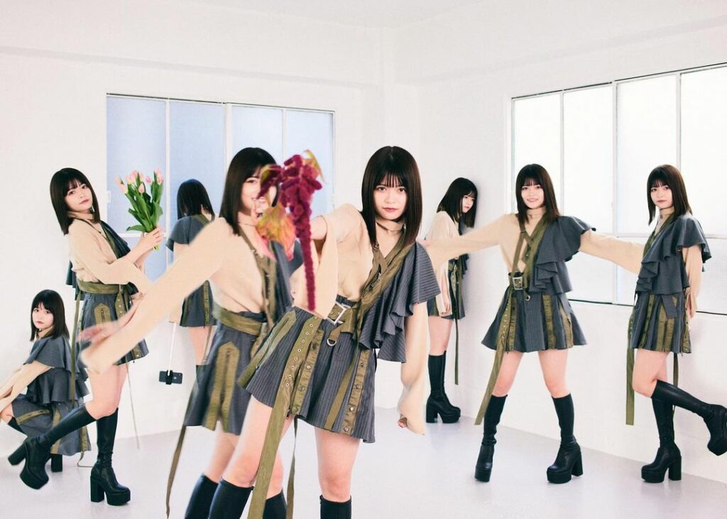 CREA春号発売中です！

デジタルクリエイターの景井ひなちゃんが大量発生！　さすがTikTokで毎日表現活動しているだけに、いろんなひなちゃんが次から次へとカ