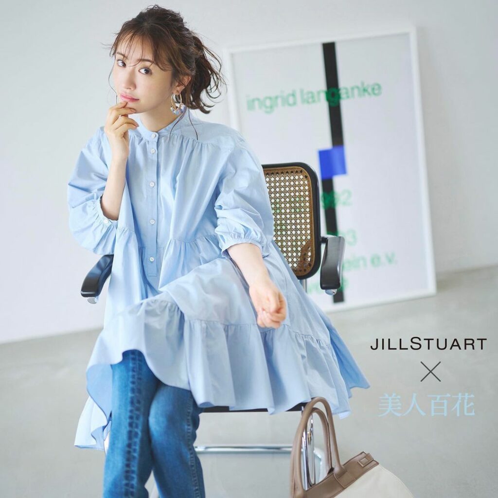 ＼松本まりか様×JILLSTUART  ウェブ配信3日目／
⁡
休日の夜、いかがお過ごしでしょうか？
本日も、まりか様のウェブ限定ショットをお披露目します
⁡