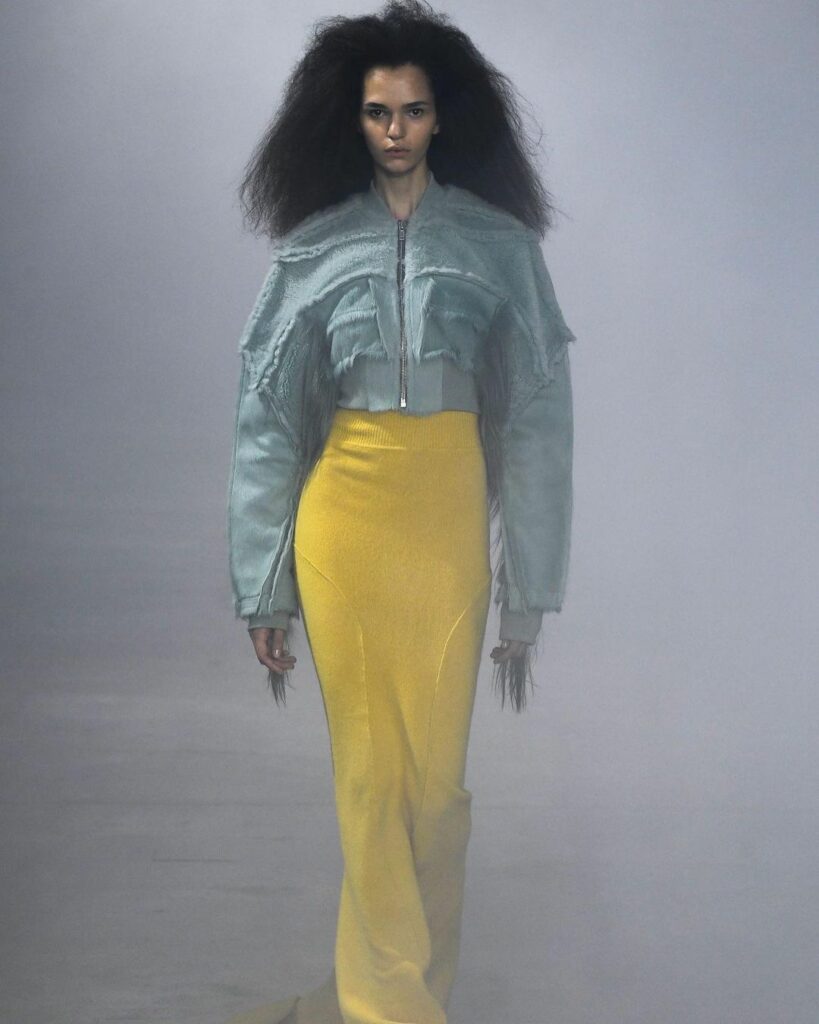 コレクション・リポート：「リック・オウエンス（RICK OWENS）」の会場に入ると、何やらいい香り。実はこれ、「イソップ（AESOP）」とコラボレーションした