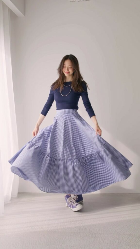 注目のサステナブランド「THREE SQUARE」と
CLASSY.の今月のコラボアイテムは…
ギンガムチェックスカート

甘くなりすぎないティアードデザインを