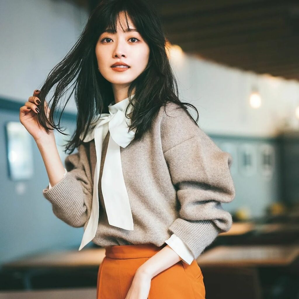 3月15日、今日の東京はくもり後晴れ。最高気温24度、最低気温11度の予報です(気象庁調べ・17時発表)。
日中くもり空が広がりそうな今日のコーデは、ボウタイ 3月15日、今日の東京はくもり後晴れ。最高気温24度、最低気温11度の予報です(気象庁調べ・17時発表)。
日中くもり空が広がりそうな今日のコーデは、ボウタイ