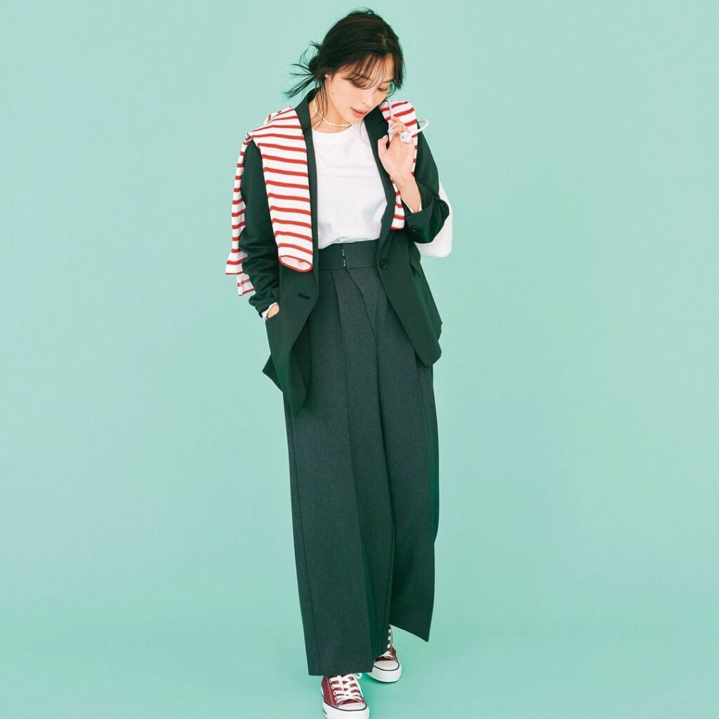 ひと味違う着こなしの”肩がけ”カラーボーダーでスタイルアップ
フレンチスタイルなアリスがおしゃれで可愛い
せっかくのお気に入りアイテム、着まわして同じようなコ ひと味違う着こなしの”肩がけ”カラーボーダーでスタイルアップ
フレンチスタイルなアリスがおしゃれで可愛い
せっかくのお気に入りアイテム、着まわして同じようなコ