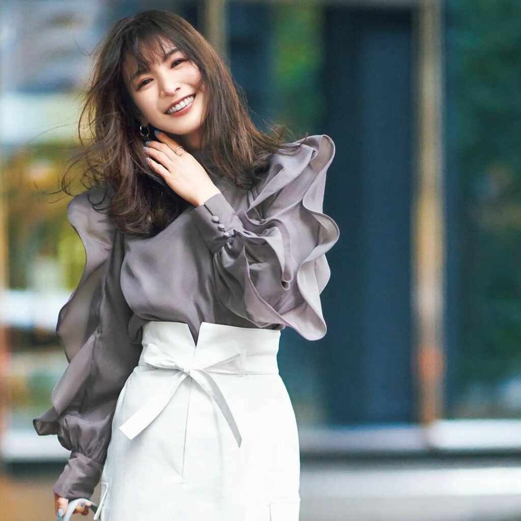 3月21日、今日の東京はくもり時々晴れ。最高気温14度、最低気温5度の予報です（気象庁調べ・17時発表）。

曇り空が広がりそうな今日のコーデは、気分も明るくな