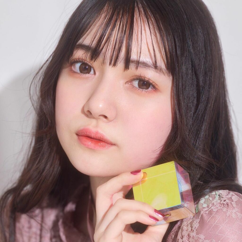 Popteen4月号の付録『NEONMOONコラボの6色アイシャドーパレット＆透け赤グロス』

みんなは、もう使ってくれたかな〜？

アイシャドーは、使いやすい