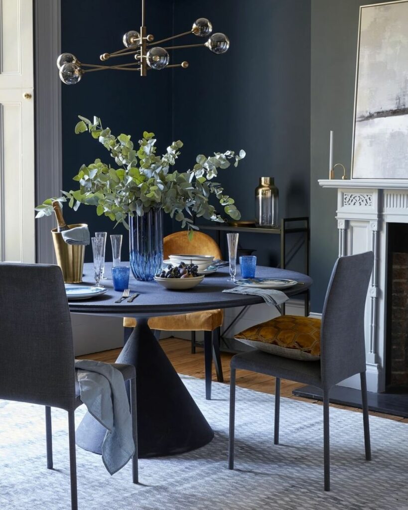 狭いダイニングに悩んでいる? そんな人は、小さなダイニングを魅力的に演出する、実用的なデコレーションのアイデアを取り入れてみて! 今取り入れたいのはこの5アイテ 狭いダイニングに悩んでいる? そんな人は、小さなダイニングを魅力的に演出する、実用的なデコレーションのアイデアを取り入れてみて! 今取り入れたいのはこの5アイテ