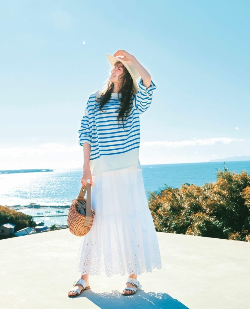 桜も咲き始めて、お出かけが楽しみになる季節になりましたね
太陽が眩しい〜！な表情の梅ちゃんが可愛い

夏まで活躍する、ほのかな透け感と軽い着心地のコットンティア