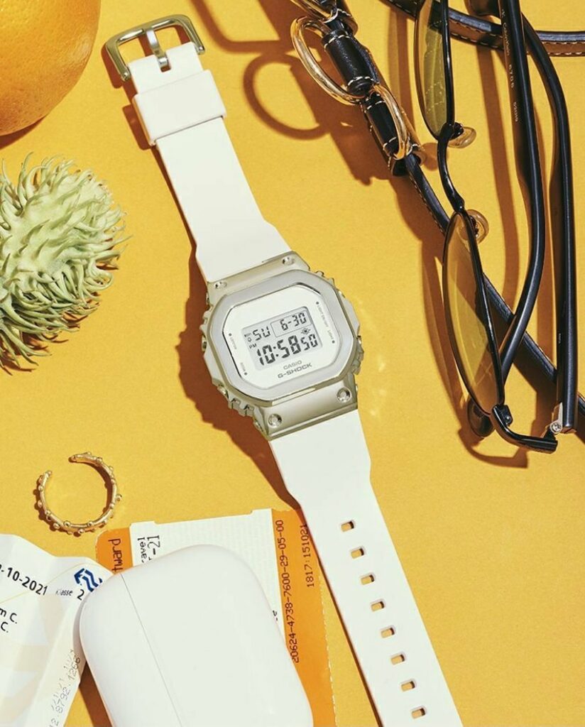 【新生活、これ欲しい】〈G-SHOCK〉のアイコニックなスクエアデザイン〈5600〉シリーズが小ぶりになって登場！ 小型化＆軽量化しても、頼もしい機能はそのまま