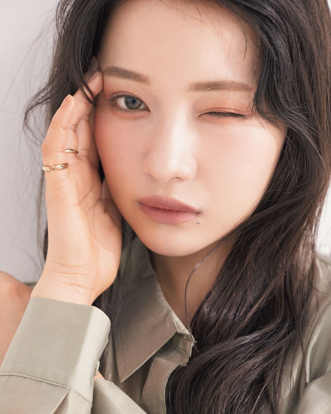 3月23日に発売した Ray5月号 から 見たままマネっこ 春アイパレッド 企画の写真をお届け 春だからお洋服と一緒にコスメも衣替えしなくっちゃ 人気ヘ Magmoe