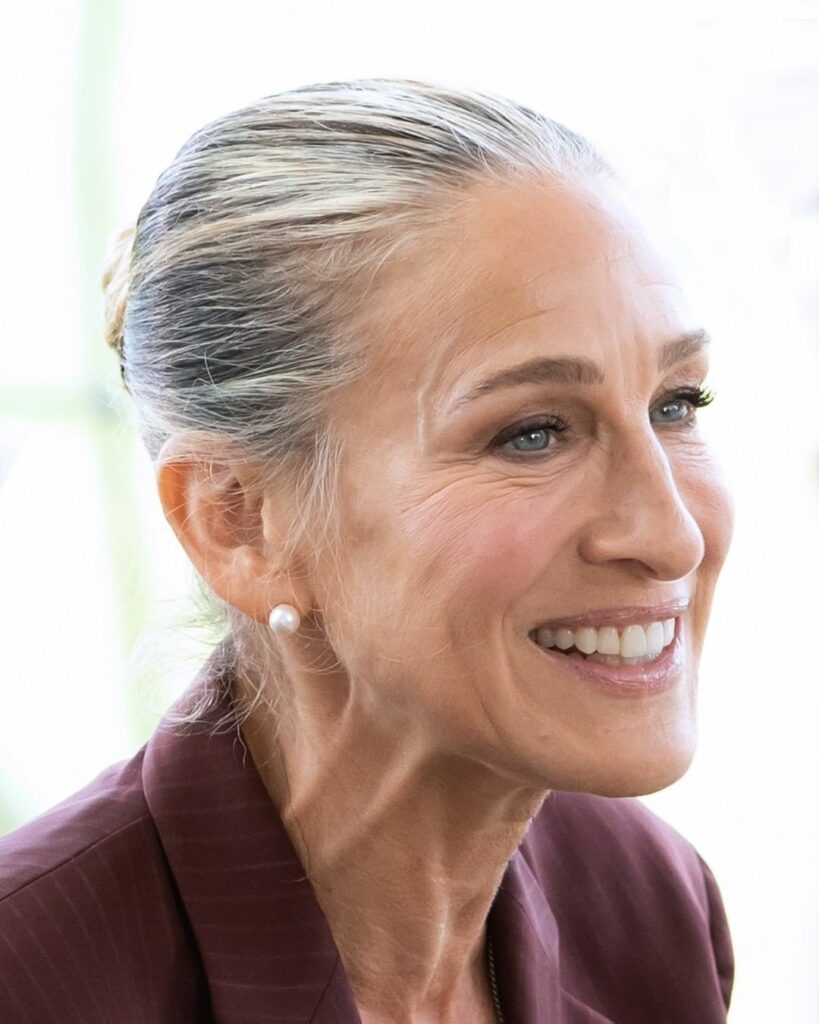 「白髪」は美しいおしゃれアクセ!サラ・ジェシカ・パーカーをはじめ、グレイヘアが素敵なセレブ&ファッショニスタに要注目
SATC続編『AND JUST LIKE 「白髪」は美しいおしゃれアクセ!サラ・ジェシカ・パーカーをはじめ、グレイヘアが素敵なセレブ&ファッショニスタに要注目
SATC続編『AND JUST LIKE