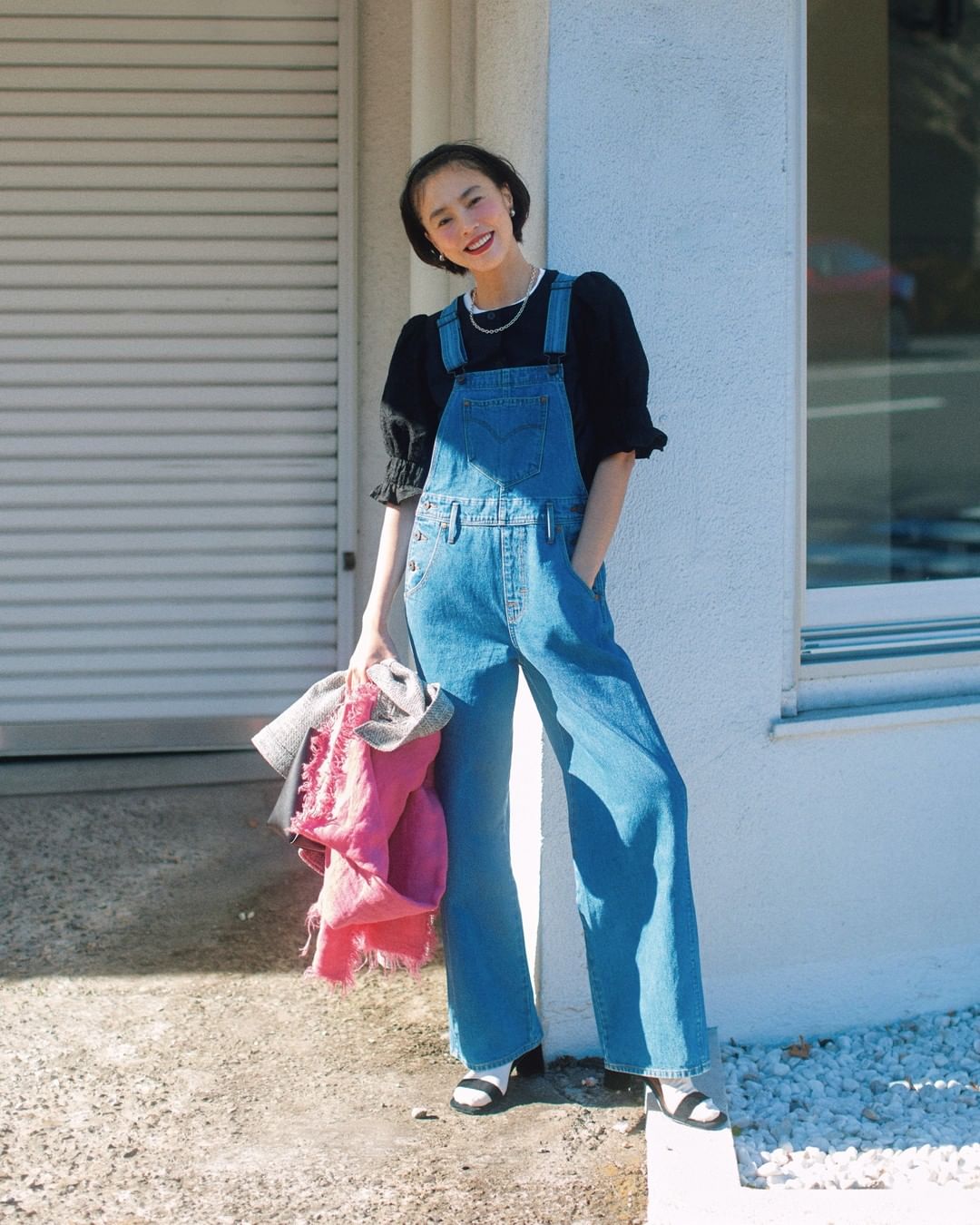 このコーデが好きな人はをコメントしてください 袖に集中させた甘ディテールで デニムサロペットにときめきを添えて 袖のレースディテールがきわだつ サロ Magmoe