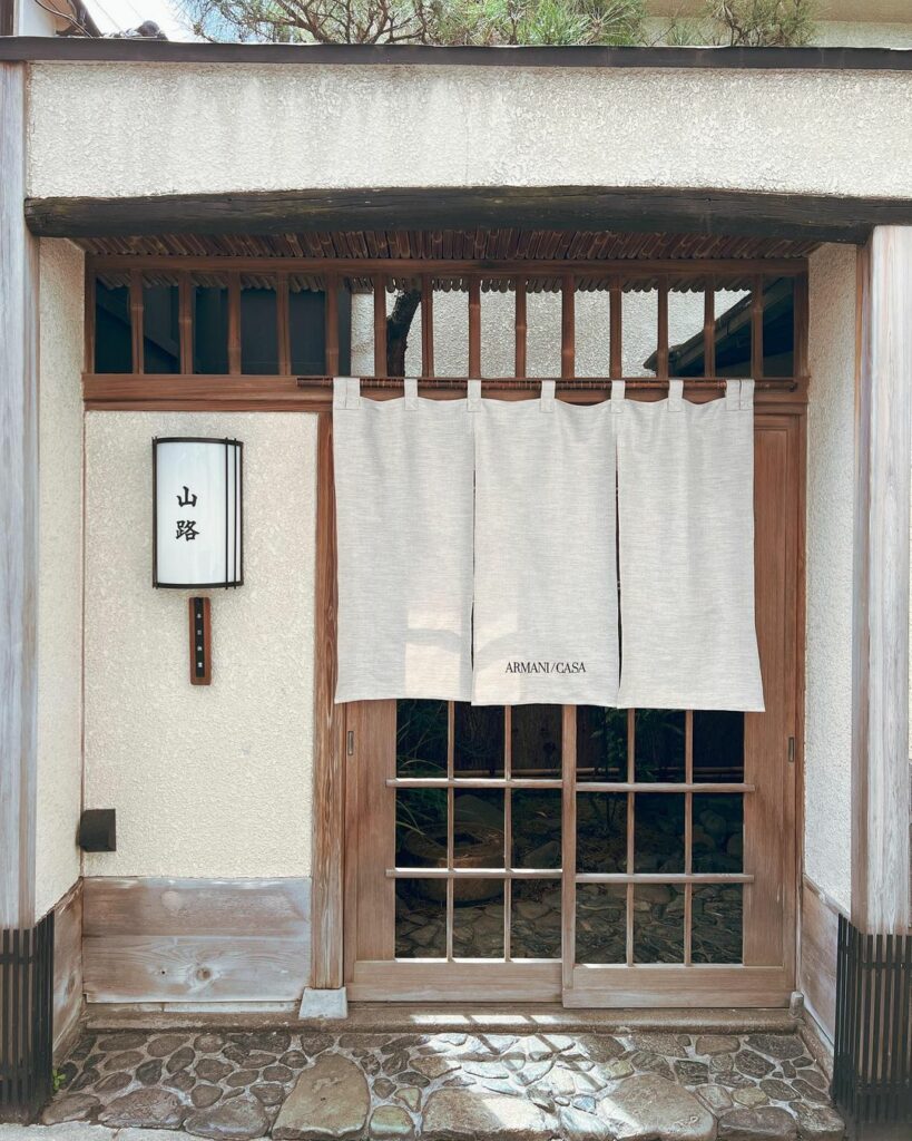 先日神楽坂にて行われたアルマーニ / カーザの発表会の様子をちらりとお届け世界限定のキャビネットやアームチェアがお目見え。

#elledecor #エルデコ