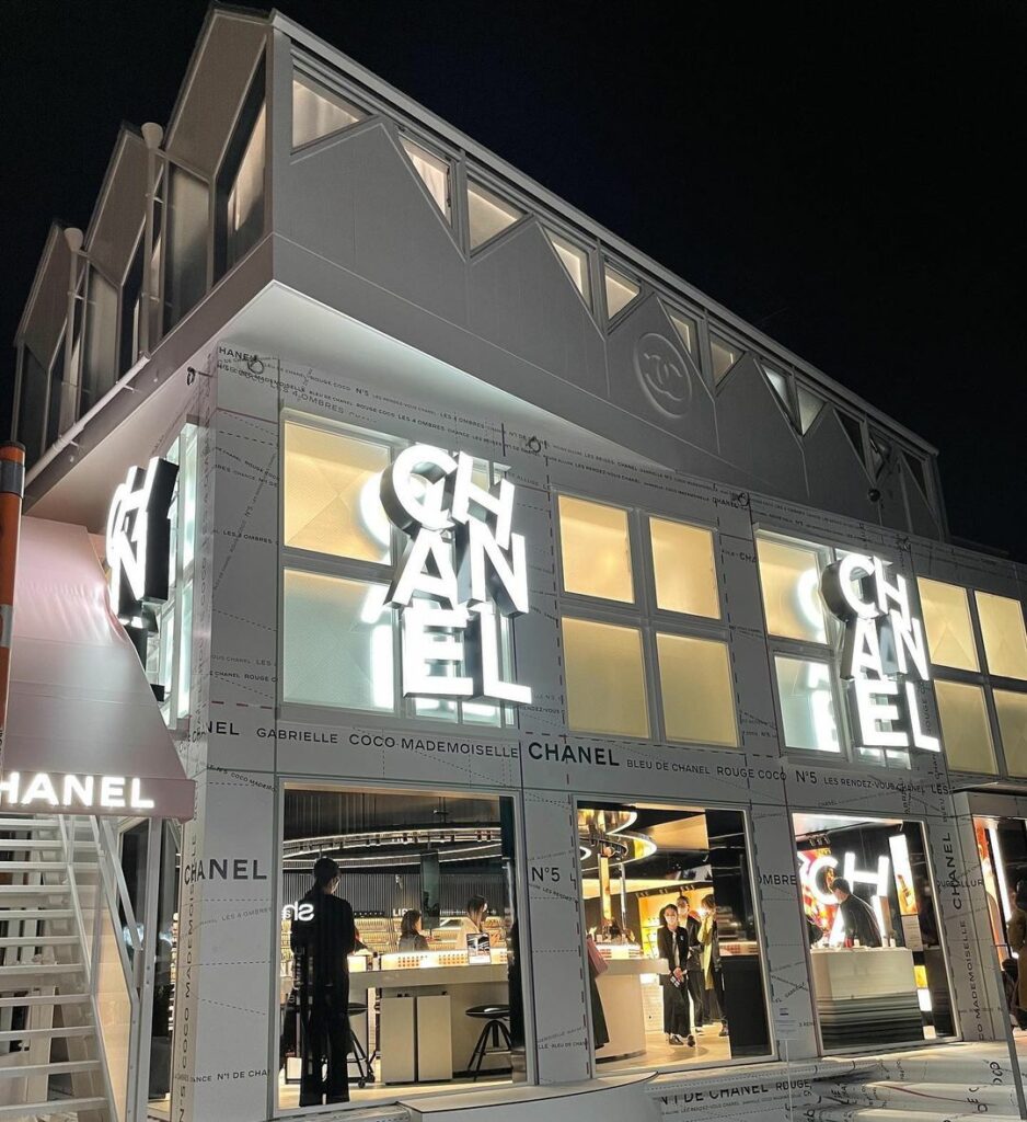 表参道に本日オープンした、シャネル ビューティ ハウスに行ってきました!
2階建ての直営店はまさに夢の空間
1階では、全製品のセルフ タッチアップや、シャネル 表参道に本日オープンした、シャネル ビューティ ハウスに行ってきました!
2階建ての直営店はまさに夢の空間
1階では、全製品のセルフ タッチアップや、シャネル