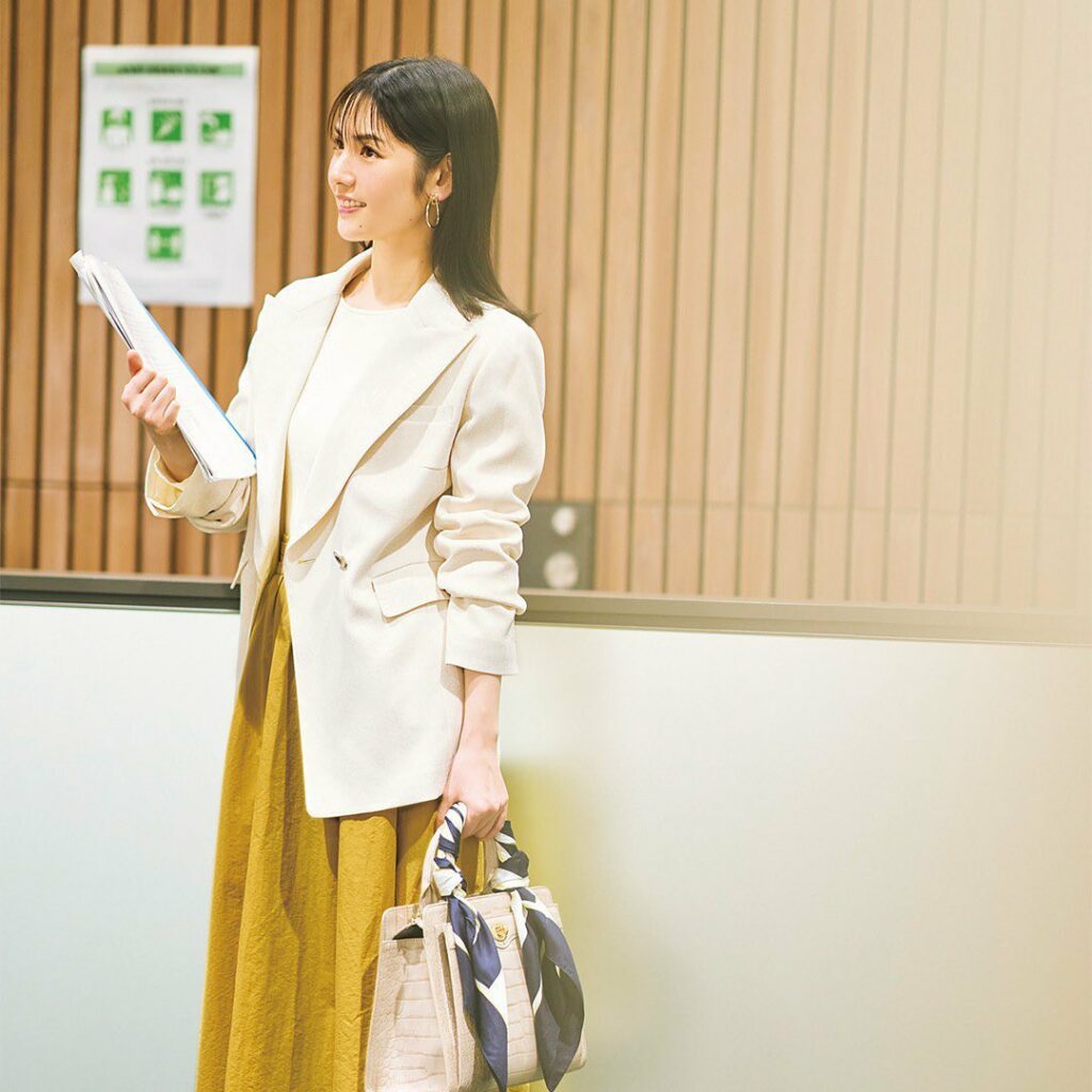 4月5日《毎日レディコーデ》

昨日と比べると気温がグッと上がる火曜日
体調を崩さないように、ジャケットをお忘れなく
ワンピースに合わせれば、ジャケットを脱いで