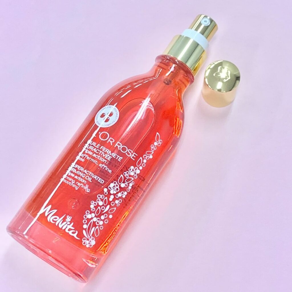 メルヴィータのピンクオイルが進化ボディ肌の弾力＆引き締めをかなえてくれます

人気のピンクのオイルに新配合されるのは、高い抗酸化力のあるクランべリーオイル。必須