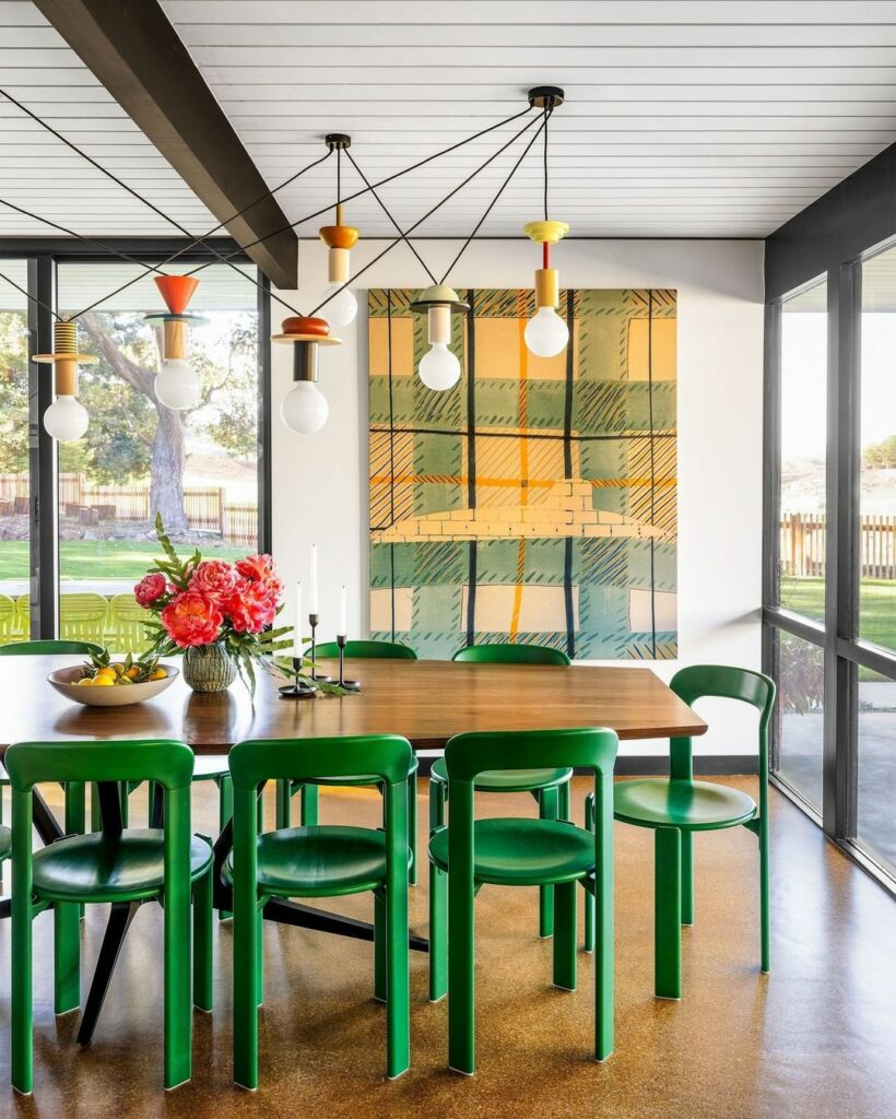 1970年代に建てられたカリフォルニアの名建築をリノベーション！

求められていたのは、実用性を保ちつつ、アートと家族を中心に据えるデザイン。家族が実際にどのよ