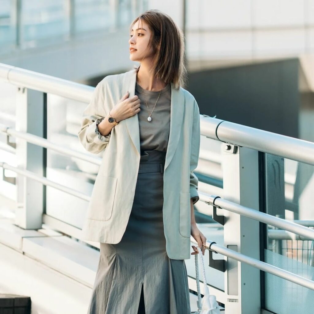 4月11日、今日の東京は晴れときどきくもり。最高気24度、最低気温13度の予報です(気象庁調べ・17時発表)。
暖かい春の日差しに包まれそうな今日のコーデは、 4月11日、今日の東京は晴れときどきくもり。最高気24度、最低気温13度の予報です(気象庁調べ・17時発表)。
暖かい春の日差しに包まれそうな今日のコーデは、