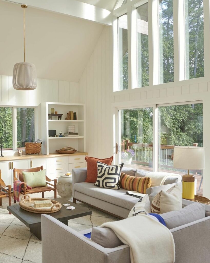 若く活発な家族のために設計された、バークシャーのモダンな家を拝見!
さまざまな素材をミックスさせることでオリジナリティあふれる、居心地の良い空間に。
美しい山 若く活発な家族のために設計された、バークシャーのモダンな家を拝見!
さまざまな素材をミックスさせることでオリジナリティあふれる、居心地の良い空間に。
美しい山