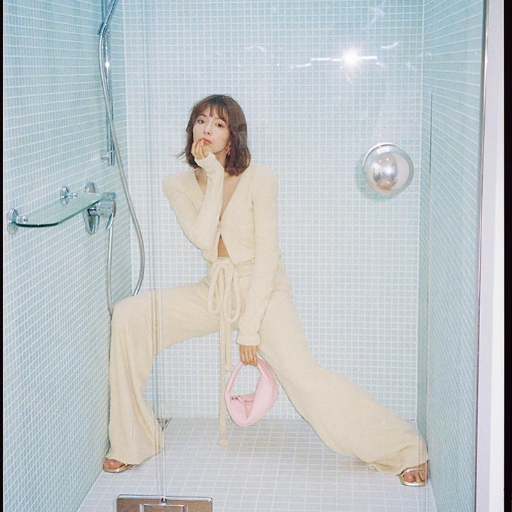 好評発売中のsweet5月号では八木アリサちゃんがロマンティックなスタイルを大人可愛く着こなしてくれました

みんなにもアリサちゃんの美しすぎるショットをお裾分