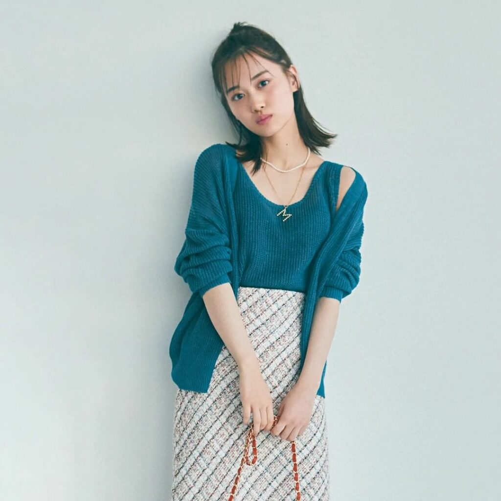 4月23日、今日の東京は晴れ。昼過ぎからくもり。最高気25度、最低気温15度の予報です(気象庁調べ・17時発表)。
昼過ぎから曇り空に変わりそうな今日のコーデ 4月23日、今日の東京は晴れ。昼過ぎからくもり。最高気25度、最低気温15度の予報です(気象庁調べ・17時発表)。
昼過ぎから曇り空に変わりそうな今日のコーデ