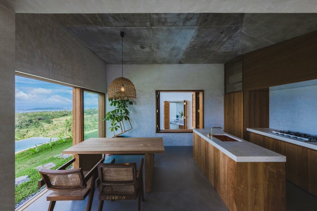 沖縄デザイン旅行! 憧れのスタイリッシュホテルをご紹介
1日1組限定のプライベートヴィラに、沖縄発の本格リゾートホテル、客室内外で現代アートを楽しめるホテルまで 沖縄デザイン旅行! 憧れのスタイリッシュホテルをご紹介
1日1組限定のプライベートヴィラに、沖縄発の本格リゾートホテル、客室内外で現代アートを楽しめるホテルまで