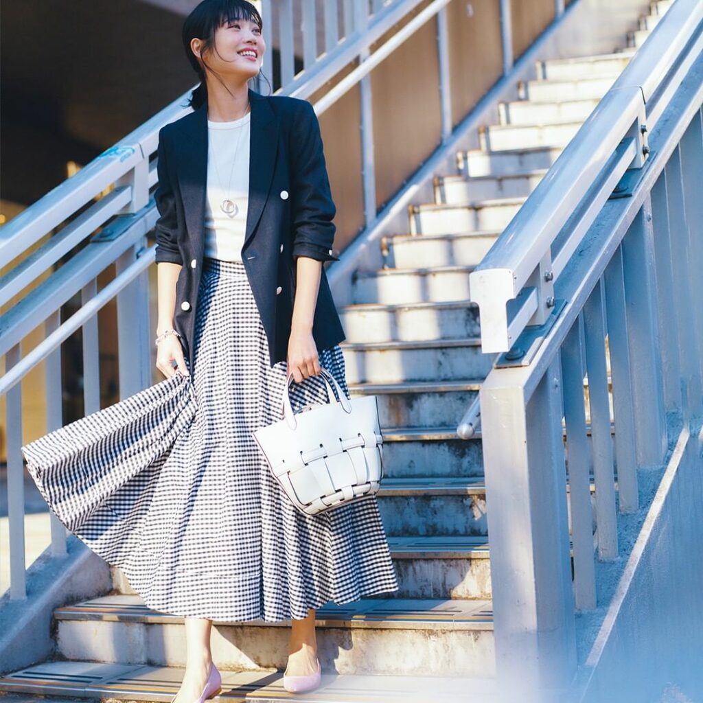 /
このコーデを真似したいと思ったら、
コメントにをください!
\
.
4月26日(火)、
真面目になりがちな「ネイビージャケット」は、
ボリューミィ /
このコーデを真似したいと思ったら、
コメントにをください!
\
.
4月26日(火)、
真面目になりがちな「ネイビージャケット」は、
ボリューミィ