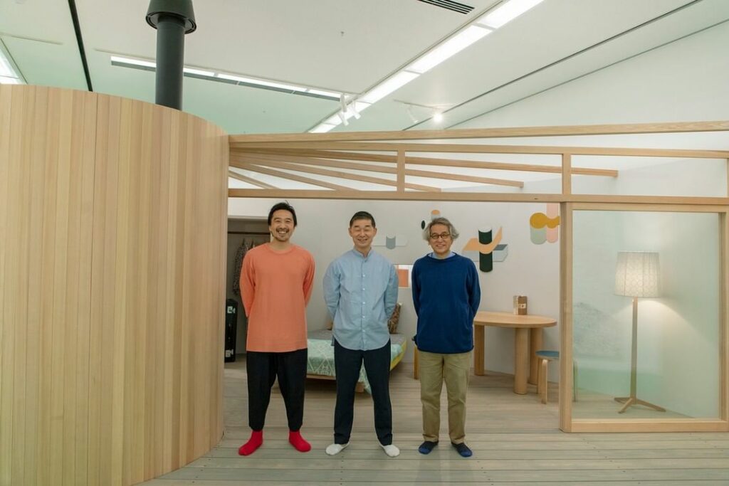 福岡市美術館で開幕した「ミナ ペルホネン／皆川明　つづく」巡回展の様子をお届け！　先週末には、皆川明さんと、会場構成を手がけた田根剛さん、そしてshell ho