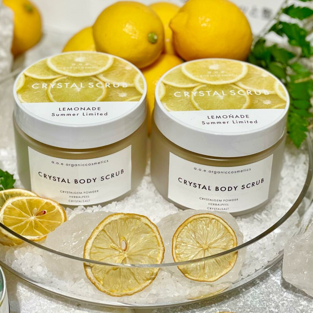 浄化をテーマに、クリスタルロックソルトと水晶をブレンドした人気スクラブ、a.o.e organiccosmeticsのCRYSTAL SCRUBから、夏限定の「