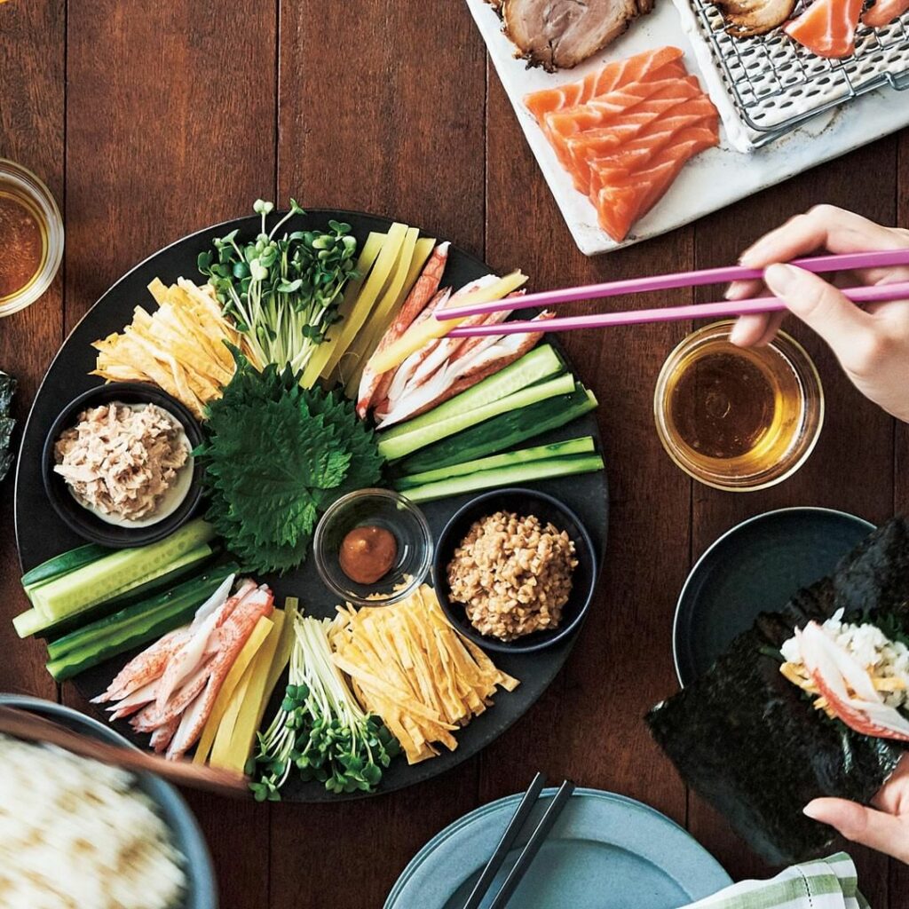 【#手巻き寿司 レシピ】GWに何食べる? 組み合わせ次第でおいしさ無限大、さまざまな具材を巻いて楽しむ手巻き寿司はうってつけのメニュー
・
どの具を組み合わせよ 【#手巻き寿司 レシピ】GWに何食べる? 組み合わせ次第でおいしさ無限大、さまざまな具材を巻いて楽しむ手巻き寿司はうってつけのメニュー
・
どの具を組み合わせよ