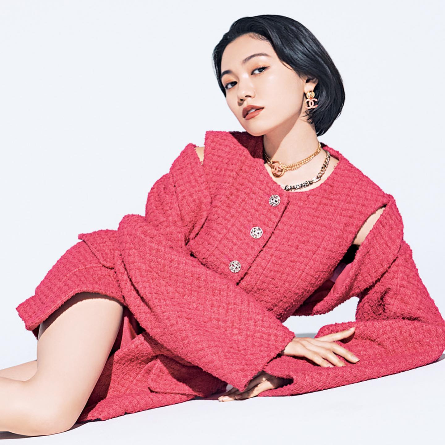 アクティビスト 写真家としても活躍する女優 二階堂ふみ が エル ジャポン 6月号のファッションストーリーに登場 シャネル の22年春夏コレクションを颯 Magmoe