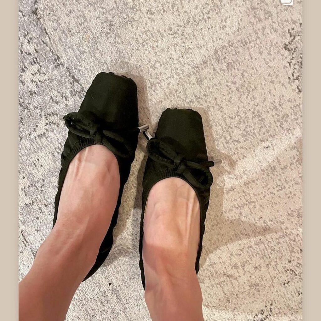 サトカナさんこと佐藤佳菜子さんとLEEマルシェがコラボして作ったナイロンバレエシューズ

ご紹介ありがとうございました
@kanakosato1019 

とて