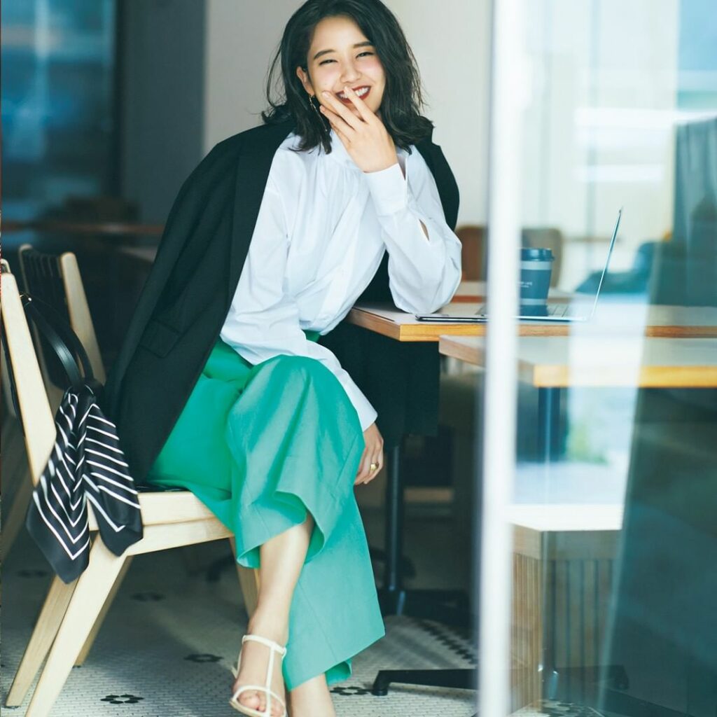 ／⁠
このコーデを真似したいと思ったら、⁠
コメントにをください！⁠
＼⁠
.⁠
5月19日（木）、
トレンドカラーの、パッと目を引く鮮やかなグリーンは、
パン