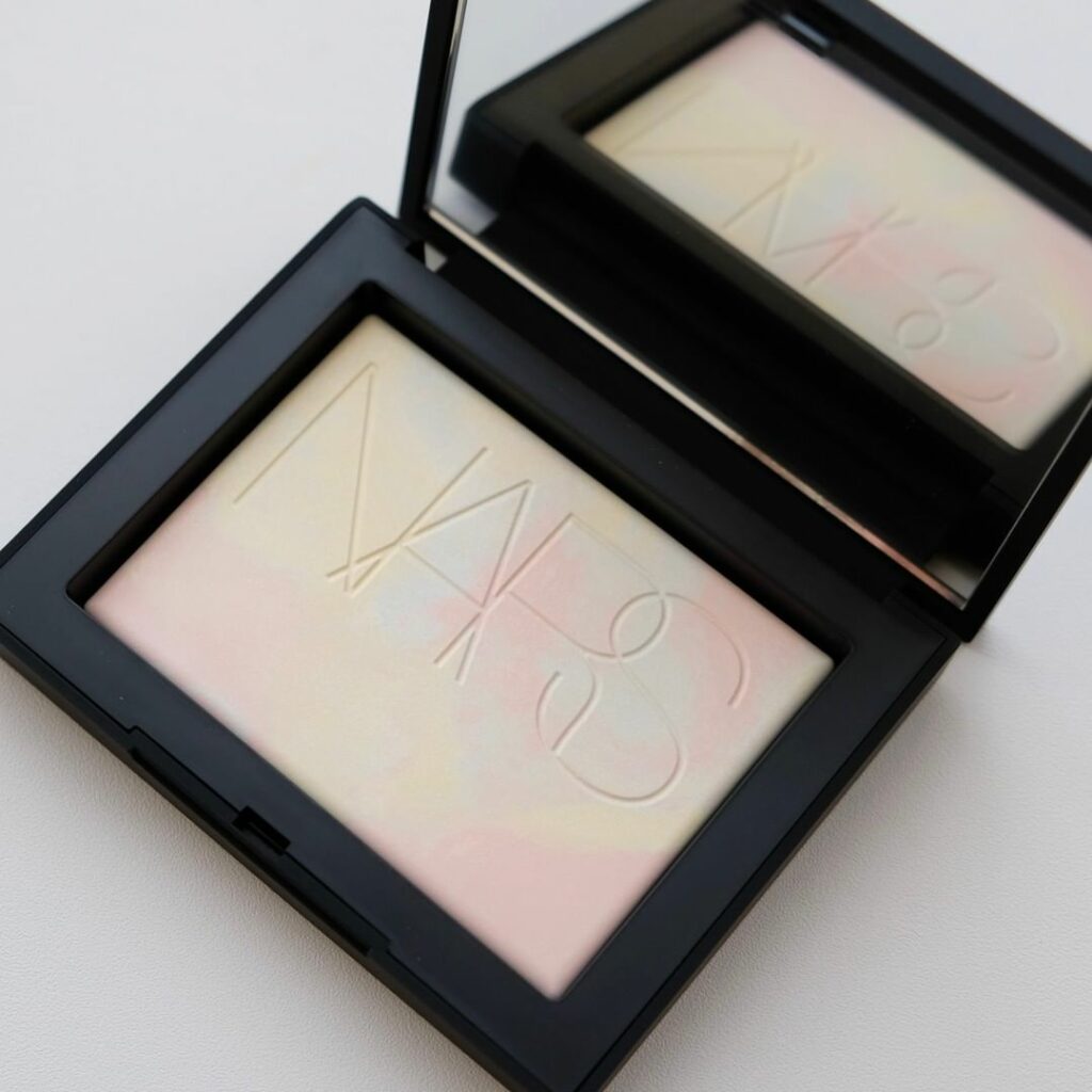 速報 #NARS で大人気、あの“リフ粉”から限定色が登場

━━━━━━━━━━━━━━━━━━
■NARS
ライトリフレクティング
プリズマティックパウダー