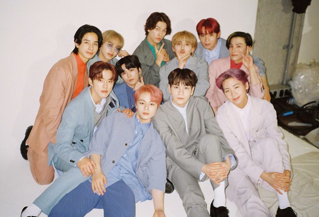 #じゃむ本 の発売まで
いよいよ残り3日
今日からJO1のオフショットとともに
カウントダウンしていきます
今日は仲良しなJO1全員と、
白岩さん、河野さん、豆