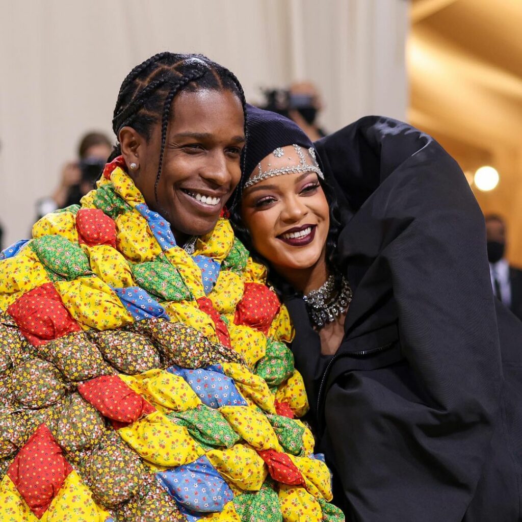 #ELLEnews リアーナが無事男の子を出産！今年1月に妊娠を発表したリアーナが、男の子を出産したことが明らかにロサンゼルスで5月13日に誕生し、母子ともに健