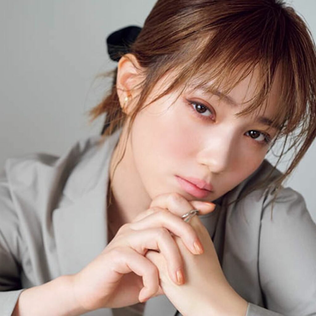 【イガリシノブ×本田翼】
オフィスメイクをもっと楽しむ方法！

メイクってTPOに合わせたマナー的な役割ももちろんあるけれど、自分に「よしっ！」って気合が入った