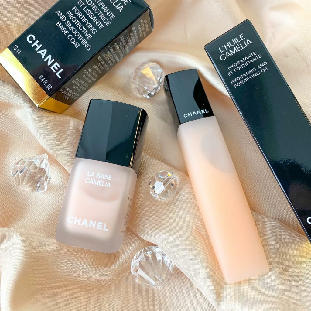 【#シャネル】パーフェクトな夏ネイルを 2つのネイルケアアイテムが登場6/10発売。

シャネルから夏限定のネイルカラーをより楽しむためのネイルオイルとベースコ