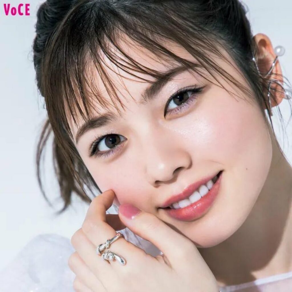 【#小芝風花】ツヤリップ×キラキラシャドウで夏の透けピンクメイク
女優・小芝風花さんがこの夏大注目の新作コスメでフルメイク! クリアなピンクのツヤリップとキラ 【#小芝風花】ツヤリップ×キラキラシャドウで夏の透けピンクメイク
女優・小芝風花さんがこの夏大注目の新作コスメでフルメイク! クリアなピンクのツヤリップとキラ