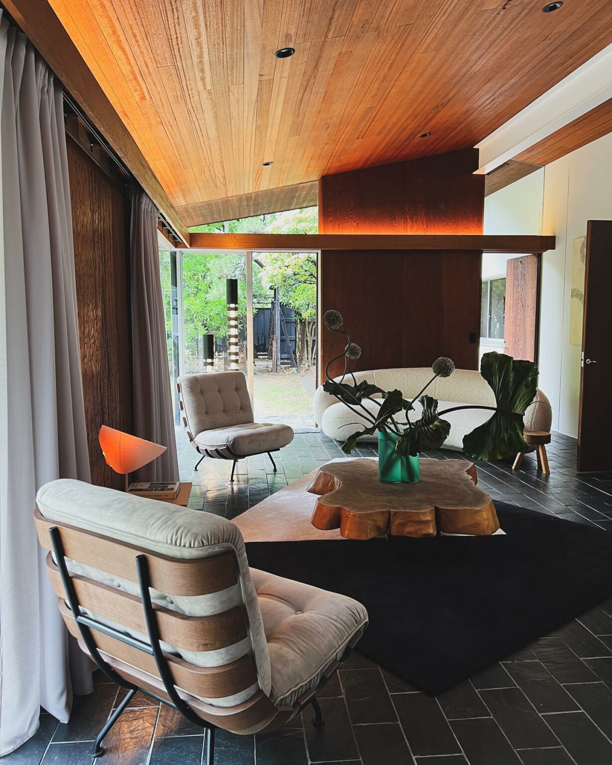 インテリアスタイリスト川合将人さんが手掛けるギャラリースタジオ、BUNDLE GALLERYが、明日5/28オープン！　建築家の進来廉さんが1974年に手がけた