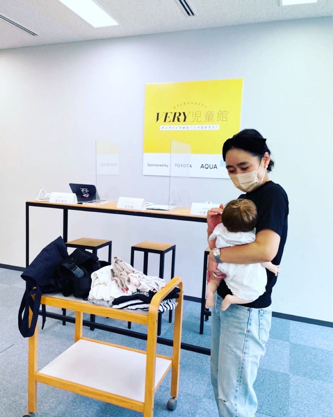 このあと11時からマタニティ 産後ママのためのオンラインイベント Very児童館 スタート 今日のゲストはスタイリスト金子綾 Ayaaa0707 さん 打 Magmoe