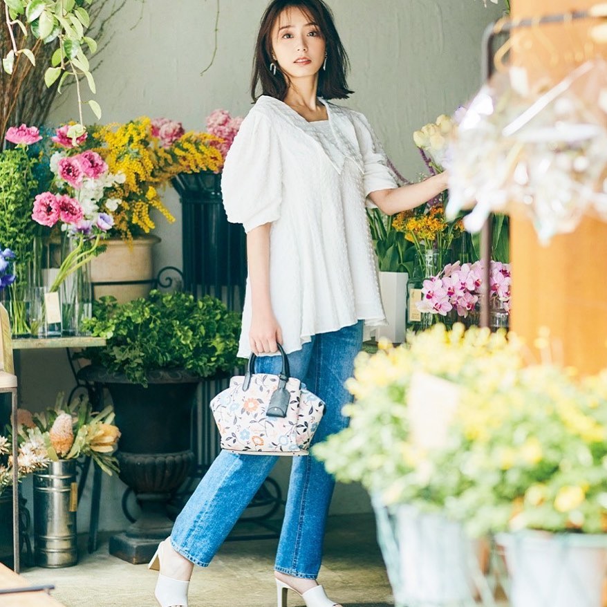 5月29日 毎日レディコーデ 半袖陽気の日曜日は 白チュニック デニムで楽可愛コーデが気分 アイテムの詳細はこちら チュニック 18 700 Celfor Magmoe 5月29日 毎日レディコーデ 半袖陽気の日曜日は 白チュニック デニムで楽可愛コーデが気分 アイテムの詳細はこちら チュニック 18 700 Celfor Magmoe