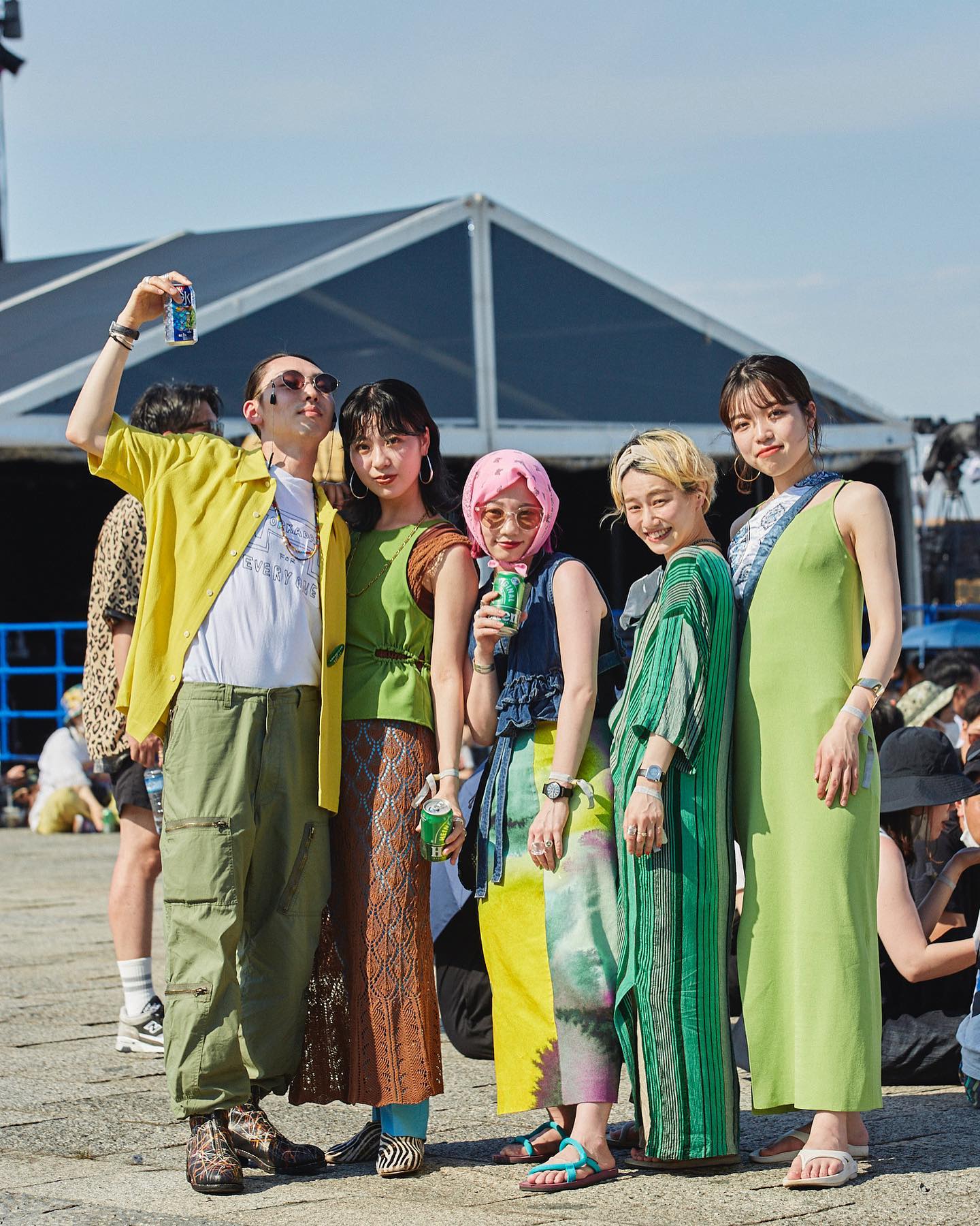 イベントスナップ グリーンルーム 22 来場者スナップ 初日はサーフスタイルとフェスらしいお祭りコーデ 音楽とアートを体感する グリーンルーム フェスティバル Magmoe