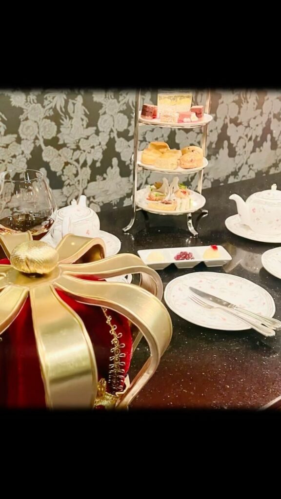 エリザベス女王をイメージした「プラチナ・ジュビリー アフタヌーンティー」が誕生
在位70周年を迎えるエリザベス女王と、彼女の初の長編ドキュメンタリー映画『エリザ