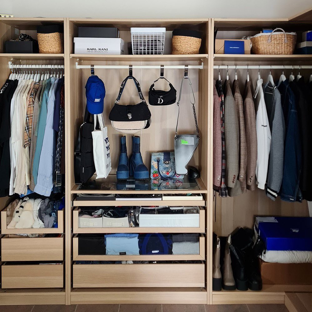 【世界のクローゼットをSNAP】
Parisに住むレア・レイチェルのクローゼットを拝見

見るだけでもときめく！各国のファッショニスタのワードローブは、発売中の